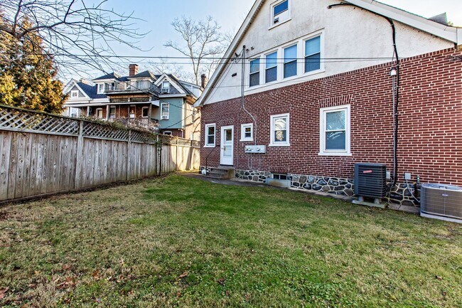 Photo - 2607 N Franklin St Apartment