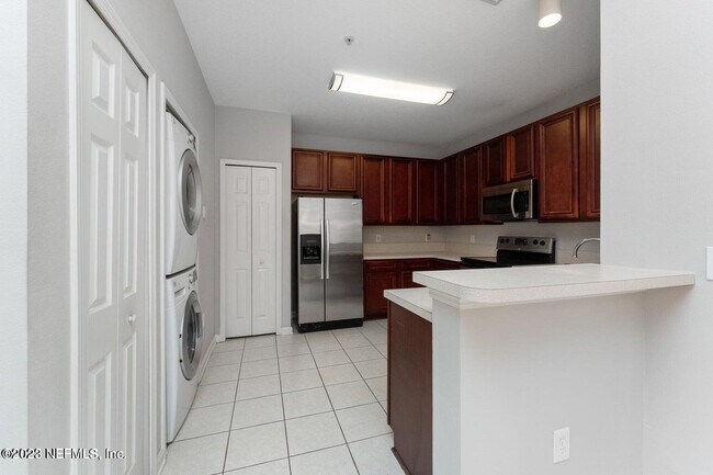 Building Photo - 8226 Green Parrot Rd