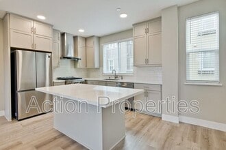 Building Photo - 549 Walker Dr