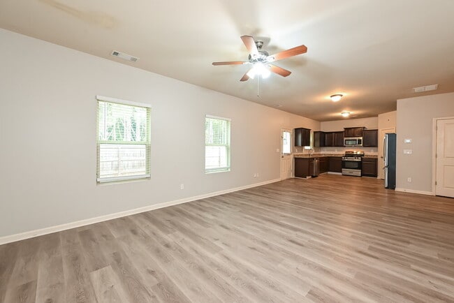 Building Photo - 3103 Avondale Dr SE