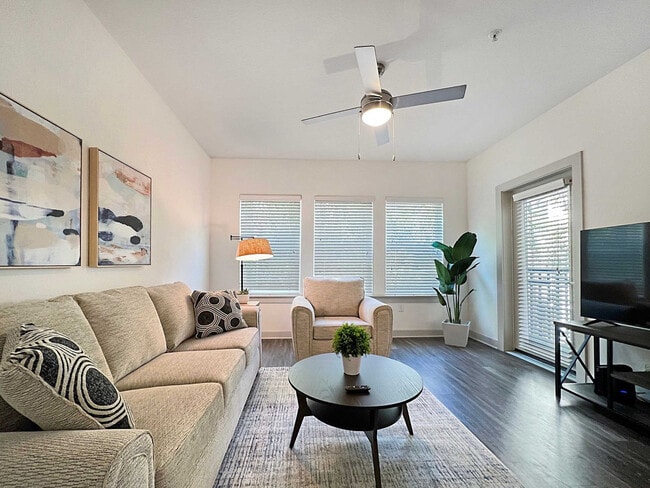 Building Photo - 2615 N Grady Ave