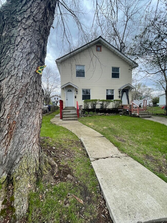 Building Photo - 693 N Dawson Ave