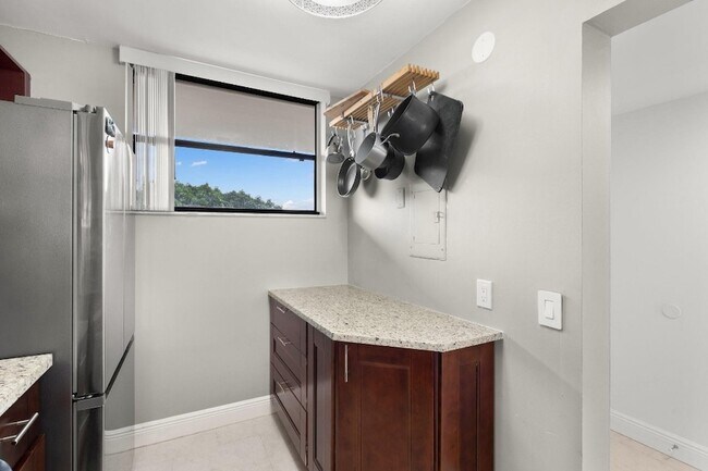 Foto del edificio - 111 Lake Emerald Dr