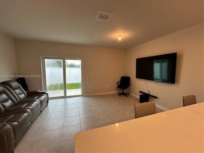 Foto del edificio - 389 NW 10th St