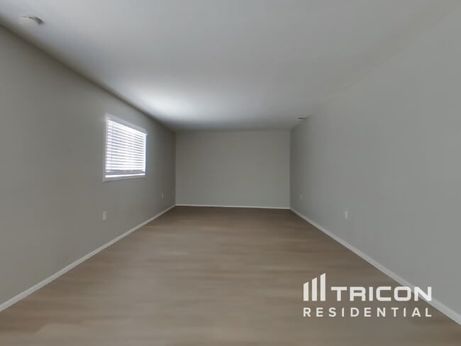 Foto del edificio - 826 E Orchid Ln