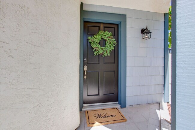 Building Photo - 4119 Esperanza Way
