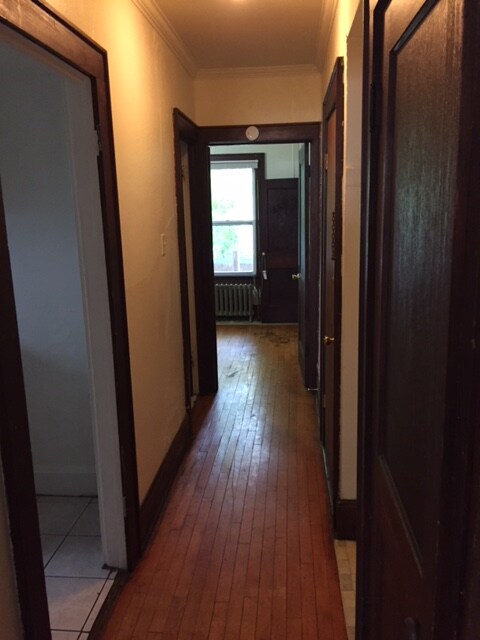 Building Photo - 605 W Walnut St