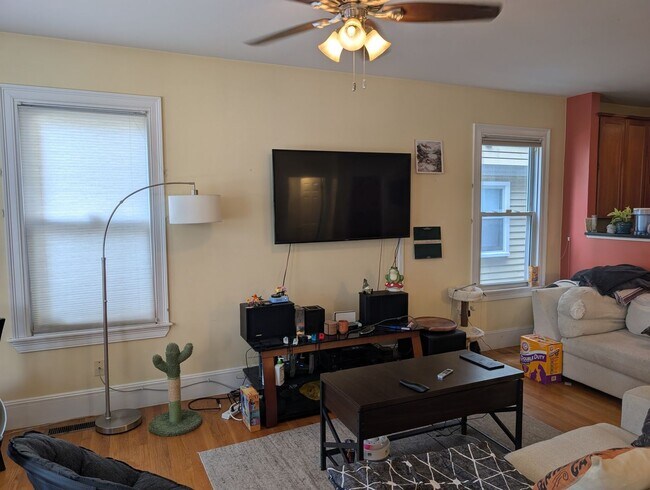 Photo - AMAZING CAMBRIDGE 4 BED!!!!!! Townhome
