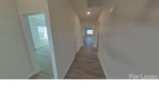 Building Photo - 1421 6th St NE