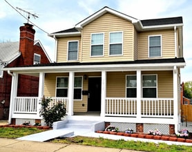 Building Photo - 5012 Silver Hill Rd