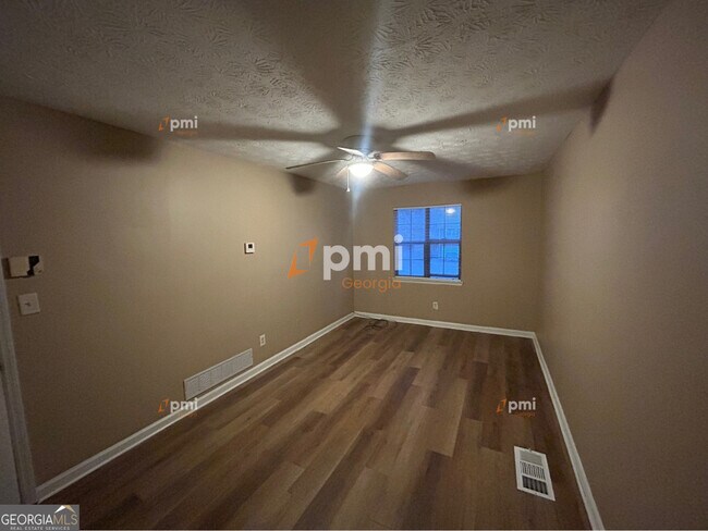 Foto del edificio - 5867 Sheldon Ct