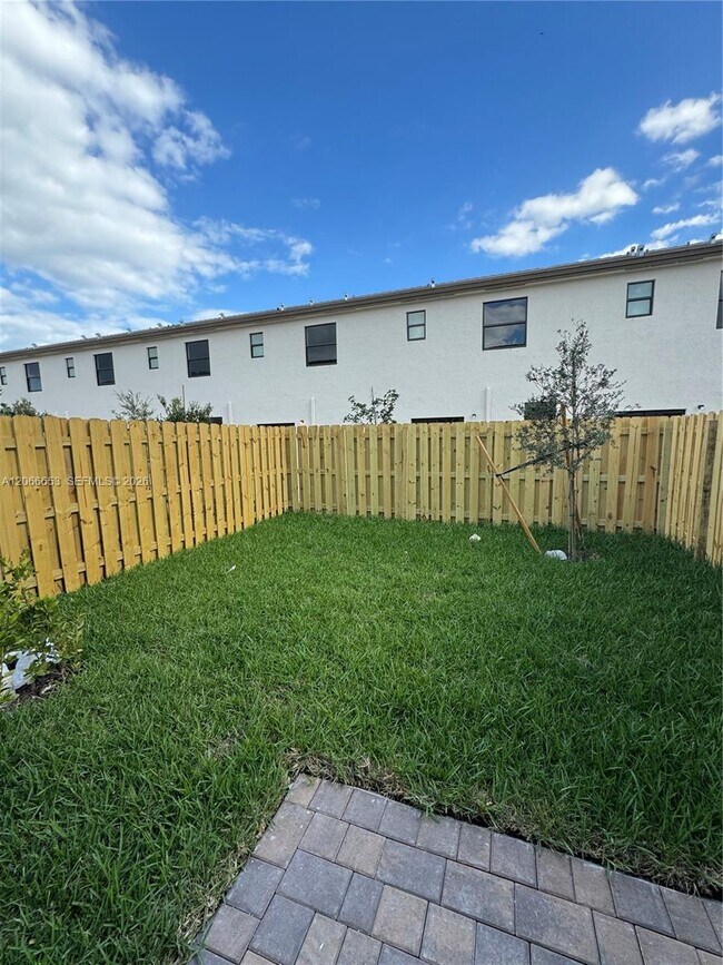 Foto del edificio - 23379 SW 128th Ave