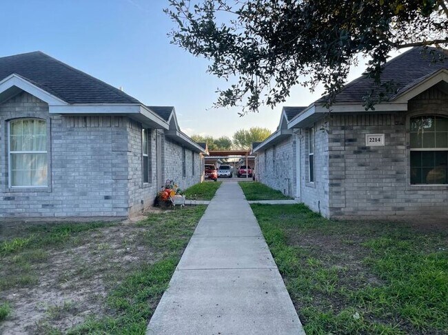Foto del edificio - 2214 West Candlelight Lane - 4