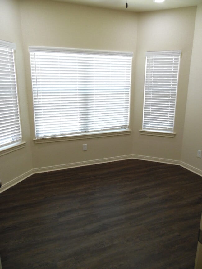 Building Photo - 301 W Panther Way