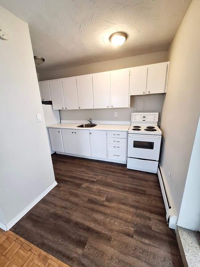 Building Photo - Southmount Apartments