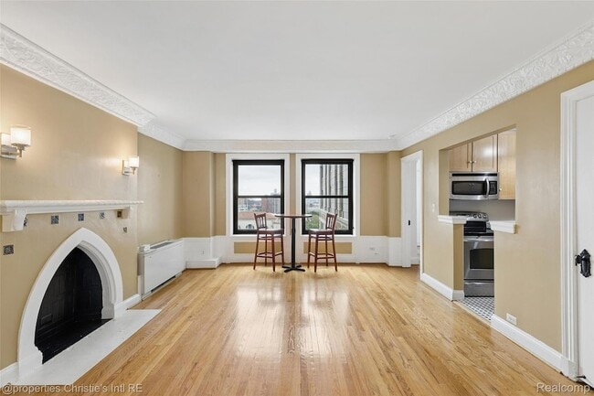Building Photo - 15 E Kirby St