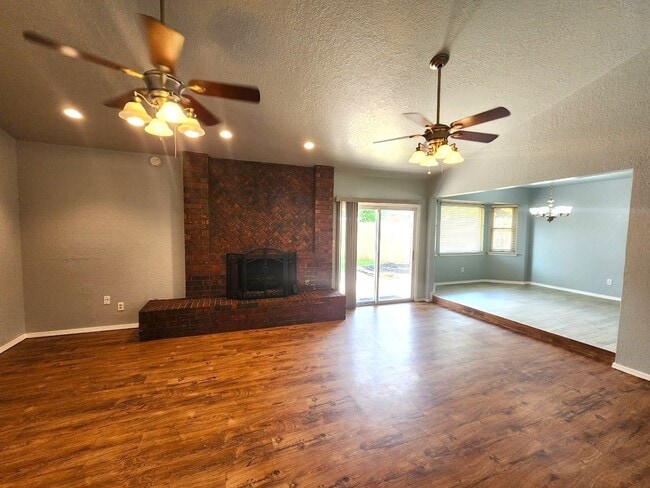 Foto del edificio - 3 Bed 2 Bath 2 Car Garage-Westlake Additio...