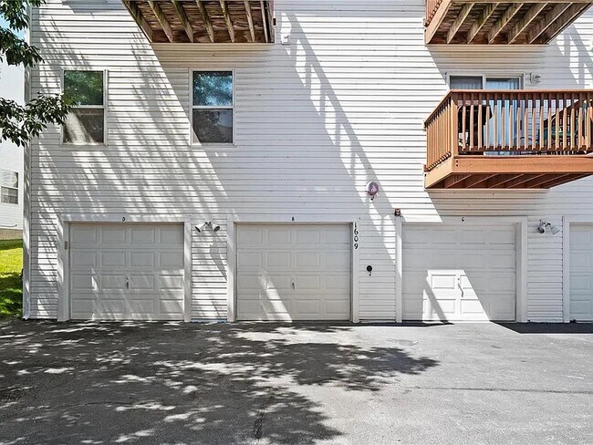 Foto principal - 1609 Forest Springs Ln