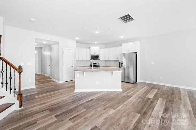 Building Photo - 15013 Savannah Hall Dr
