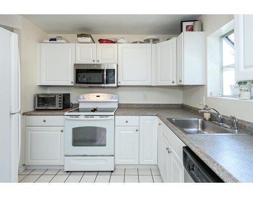 Building Photo - 412-416 Parker St