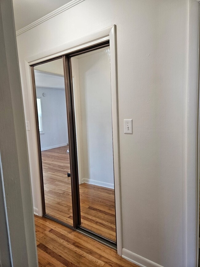 Building Photo - Recently Remodeled Duplex