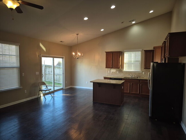 Foto del edificio - 284 River Oak St