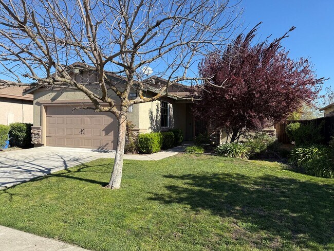 Foto del edificio - 3 bedroom single story in Manteca!