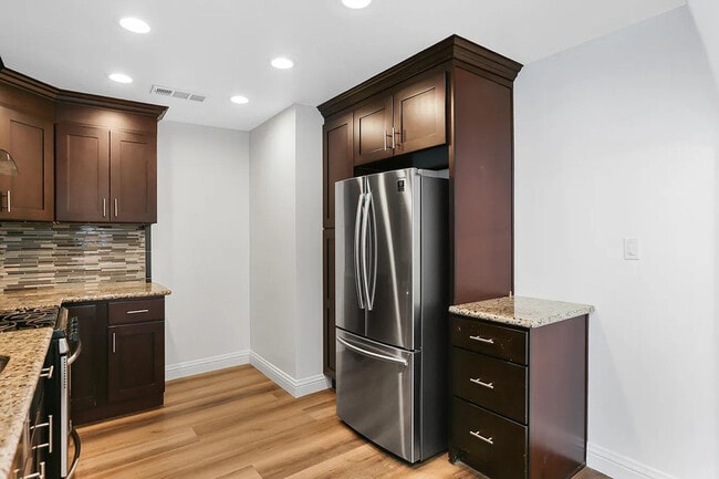 Foto del edificio - 420 N Batavia St