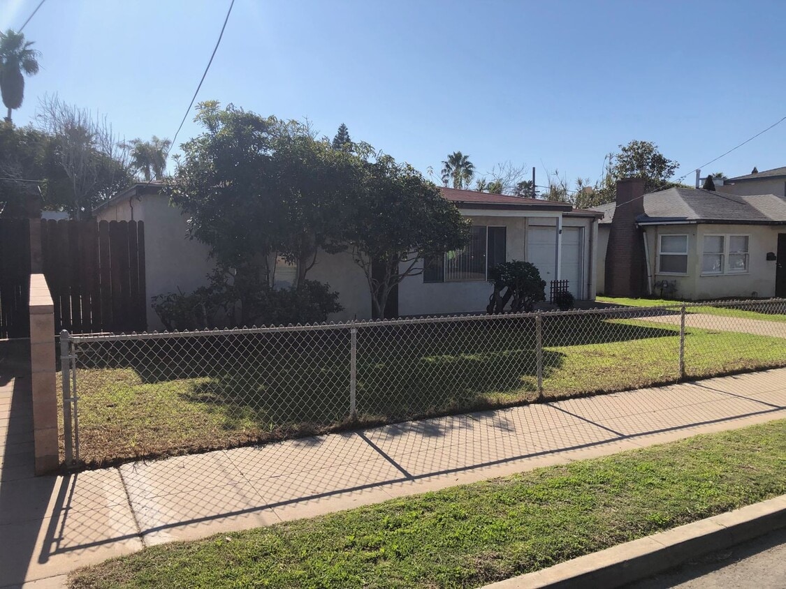 Building Photo - 2BR/1BA HOUSE - AVAILABLE SOON