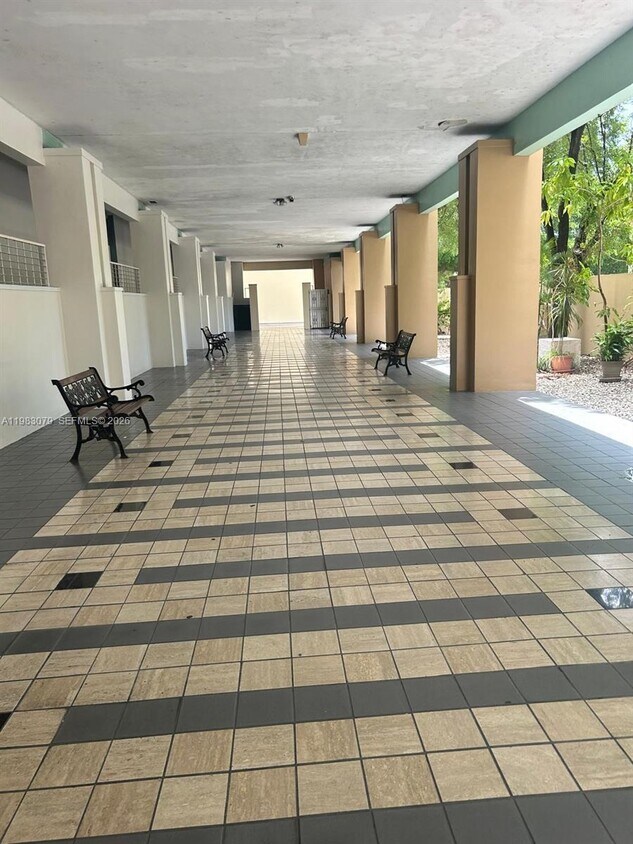 Foto del edificio - 7400 W 20th Ave