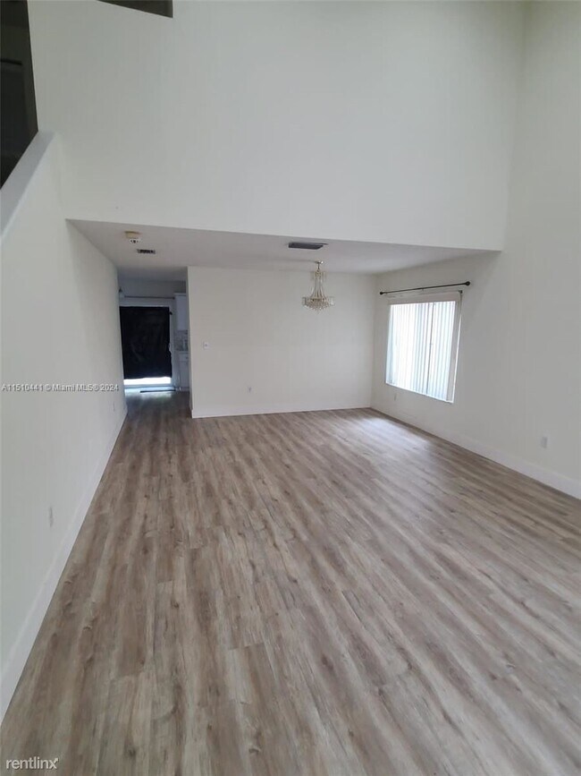 Foto del edificio - 4 br, 2.5 bath House - 15766 SW 74th St Fl...
