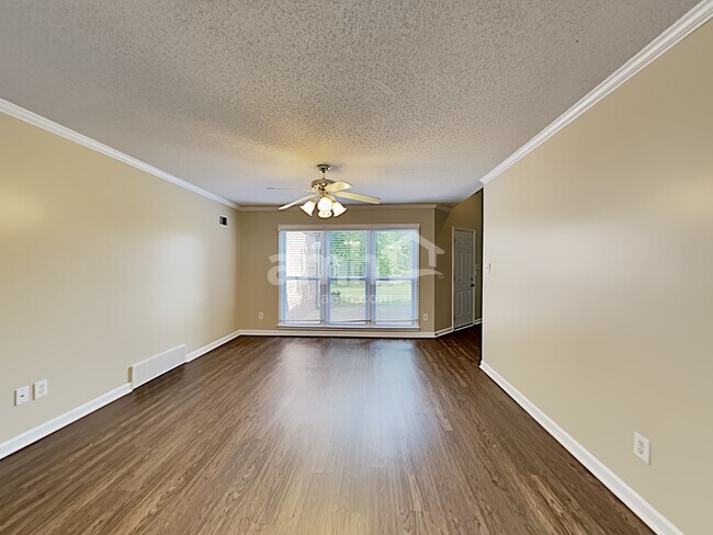 Building Photo - 6857 Briarfield Ln