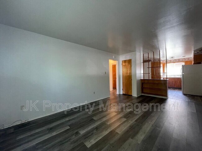 Building Photo - 15 11th St S