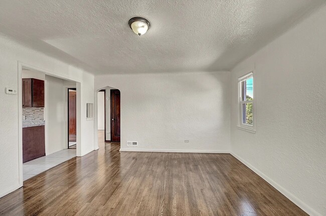 Foto del edificio - 3046 Bruce Randolph Ave