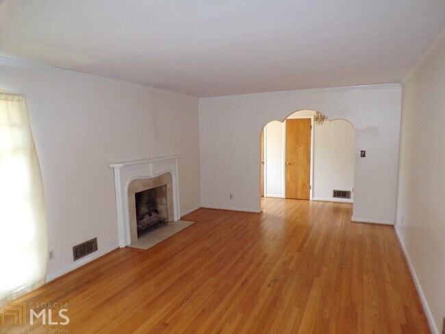 Building Photo - 257 Chalmers Dr NW