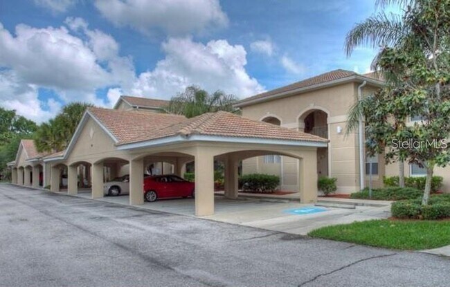 Foto del edificio - 803 Fairwaycove Ln