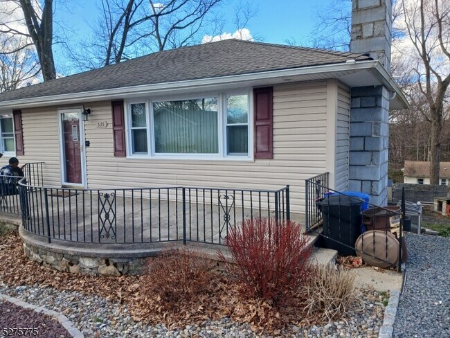 Building Photo - 535 Vail Rd