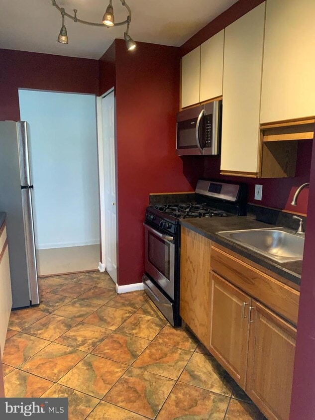 3817 St Barnabas Rd Unit T3, SuitlandSilver Hill, MD 20746 Room for