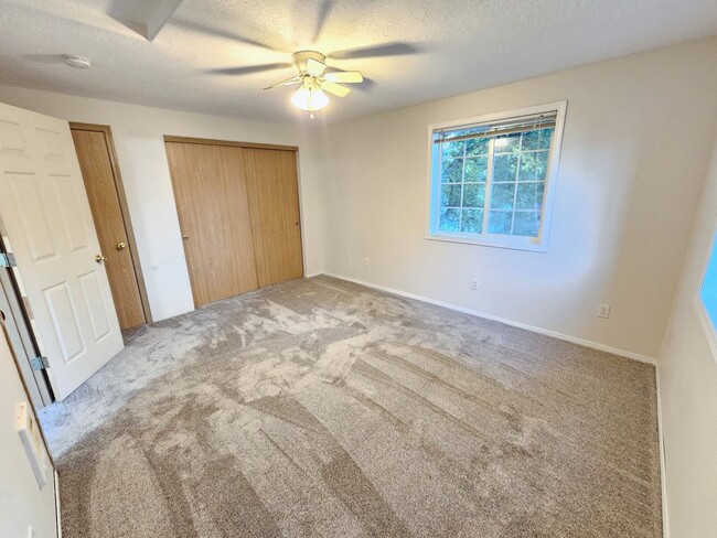 Building Photo - 423 SE 143rd Ave