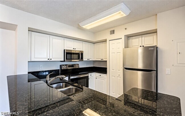 Building Photo - 1180 Wildwood Lakes Blvd