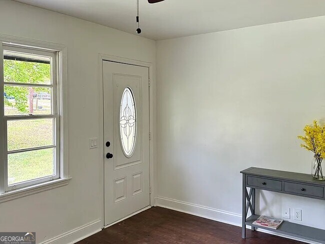Foto del edificio - 1322 S Hicks Cir NW