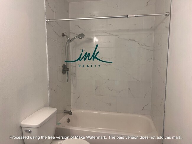Foto del edificio - 2 bed 1 bath Unit Available - $1,100 a month
