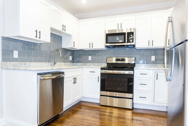 Foto del edificio - 2 Bed 1 Bath Available April 1- August 31 (with option to renew)