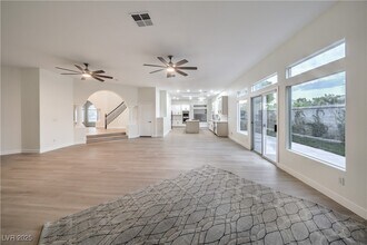 Building Photo - 4664 Stuttgart St