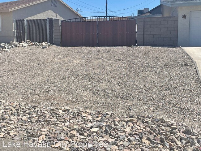Foto del edificio - 2 br, 2 bath House - 2600 Huntington Dr.