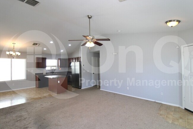 Foto del edificio - 509 E Daniella Dr