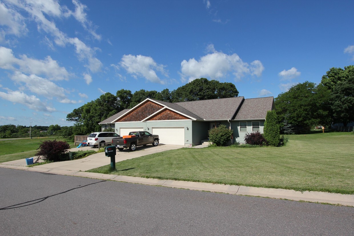 1012 Spruce St, Black River Falls, WI 54615 Apartments in Black River