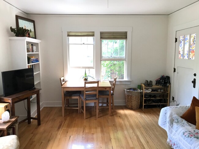 Building Photo - One Bedroom In 4-Plex Close To Chautauqua ...