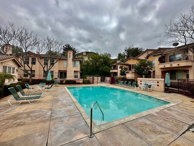 Foto del edificio - Corner Unit Two Story Townhome in the Beau...