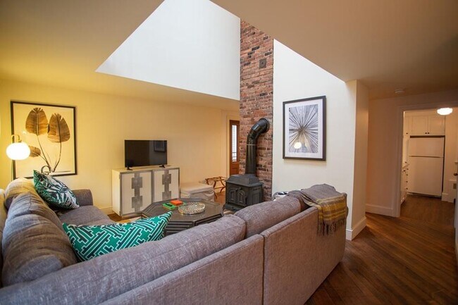Living Room - 20 Ellwood St